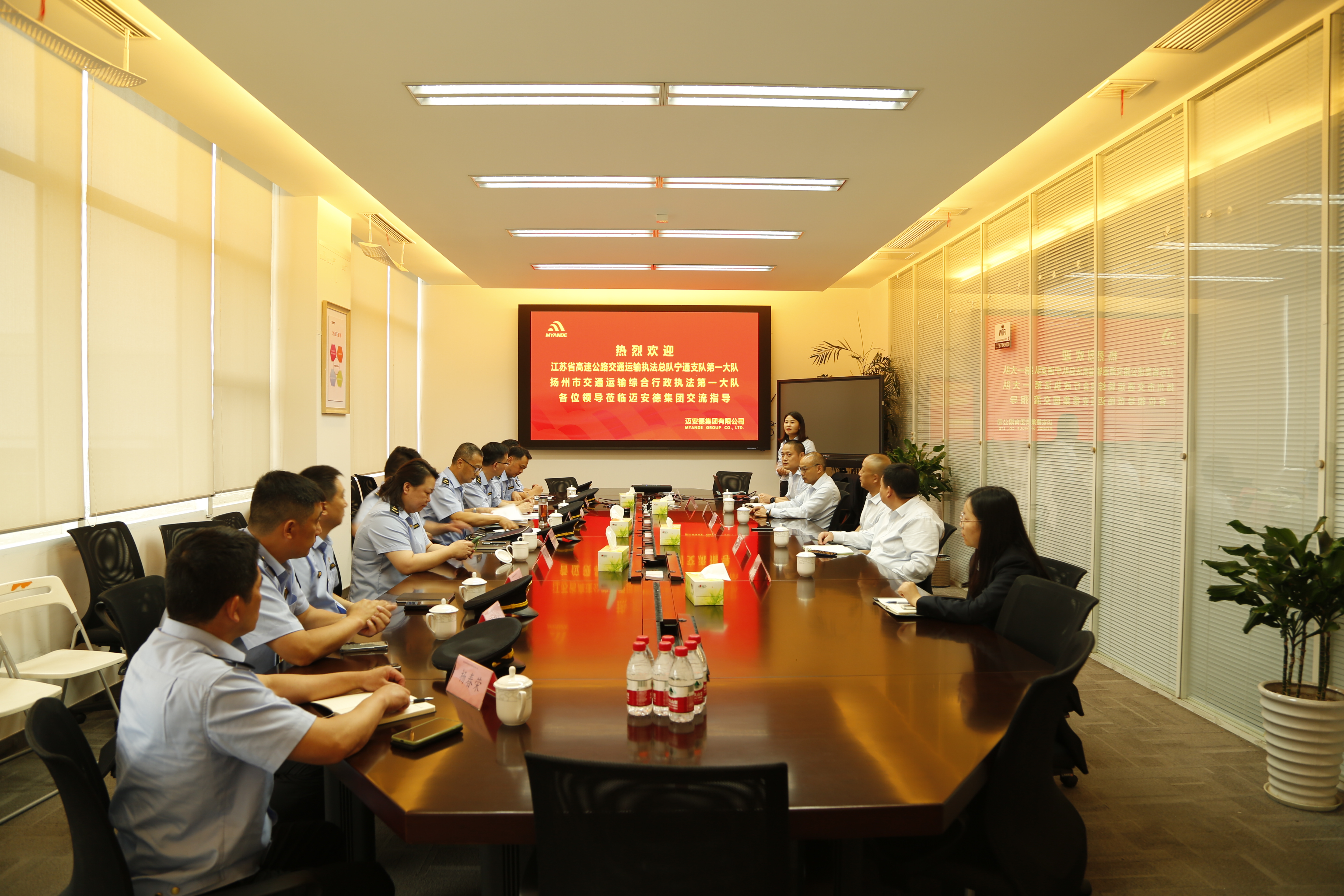 與交通運輸執(zhí)法隊開會研討