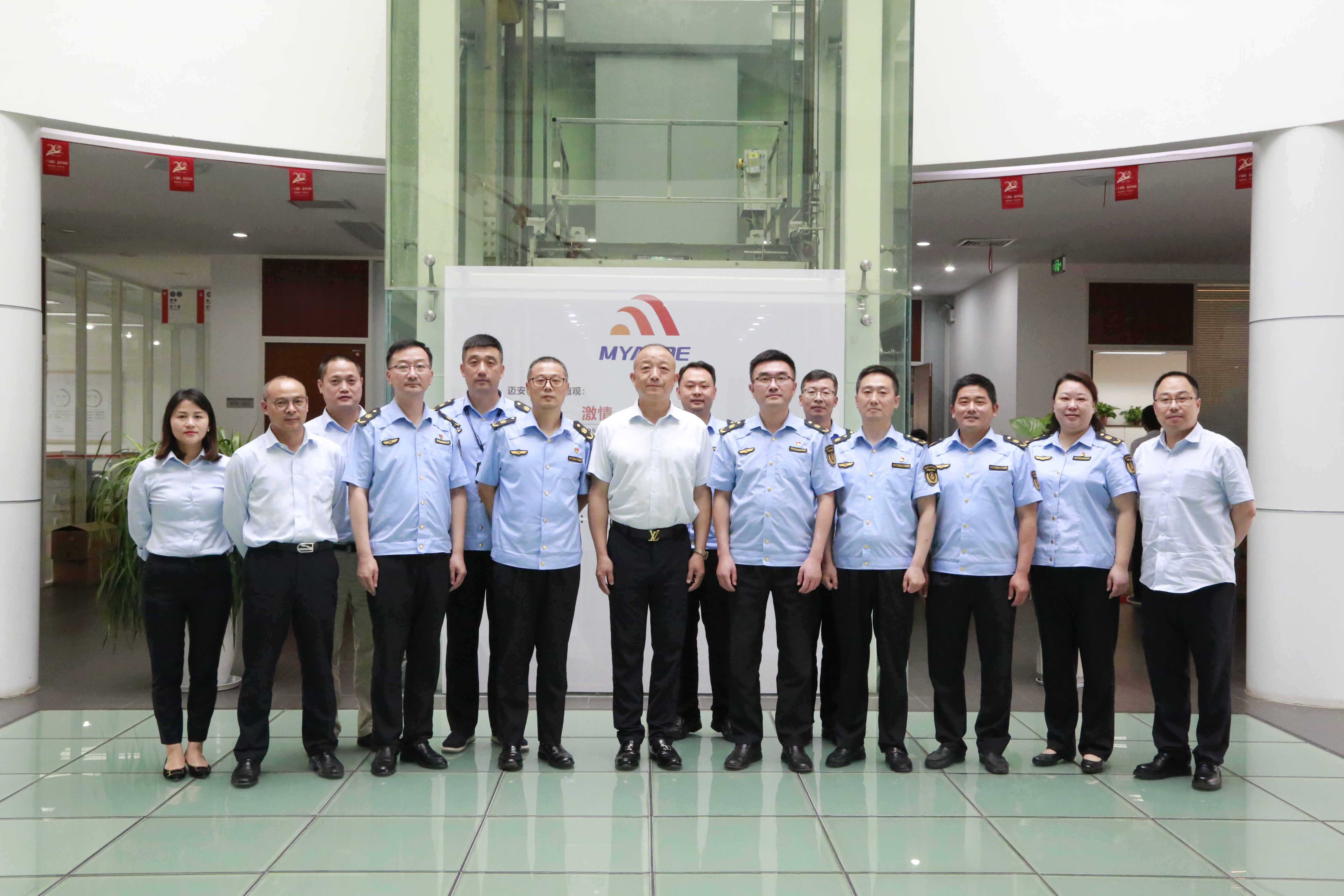 與交通運輸執(zhí)法隊開會研討