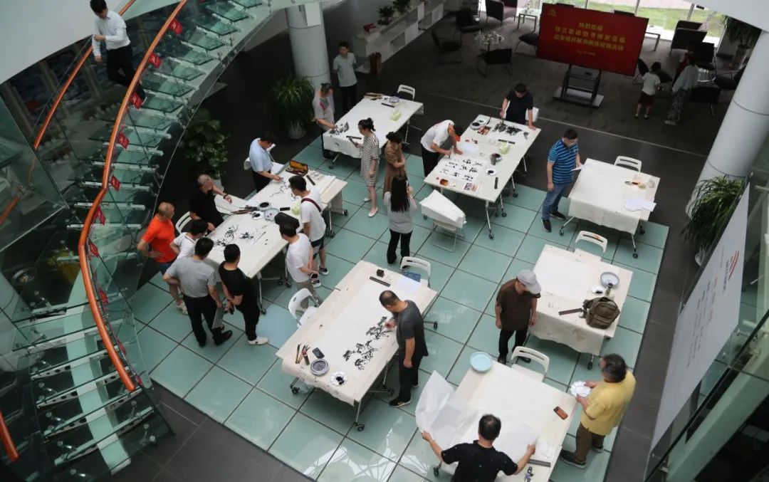 邗江政協藝術家慶賀邁安德二十耕耘