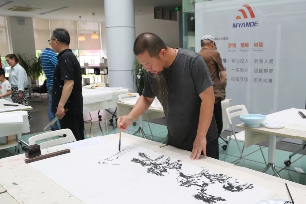 邗江政協藝術家慶賀邁安德二十耕耘