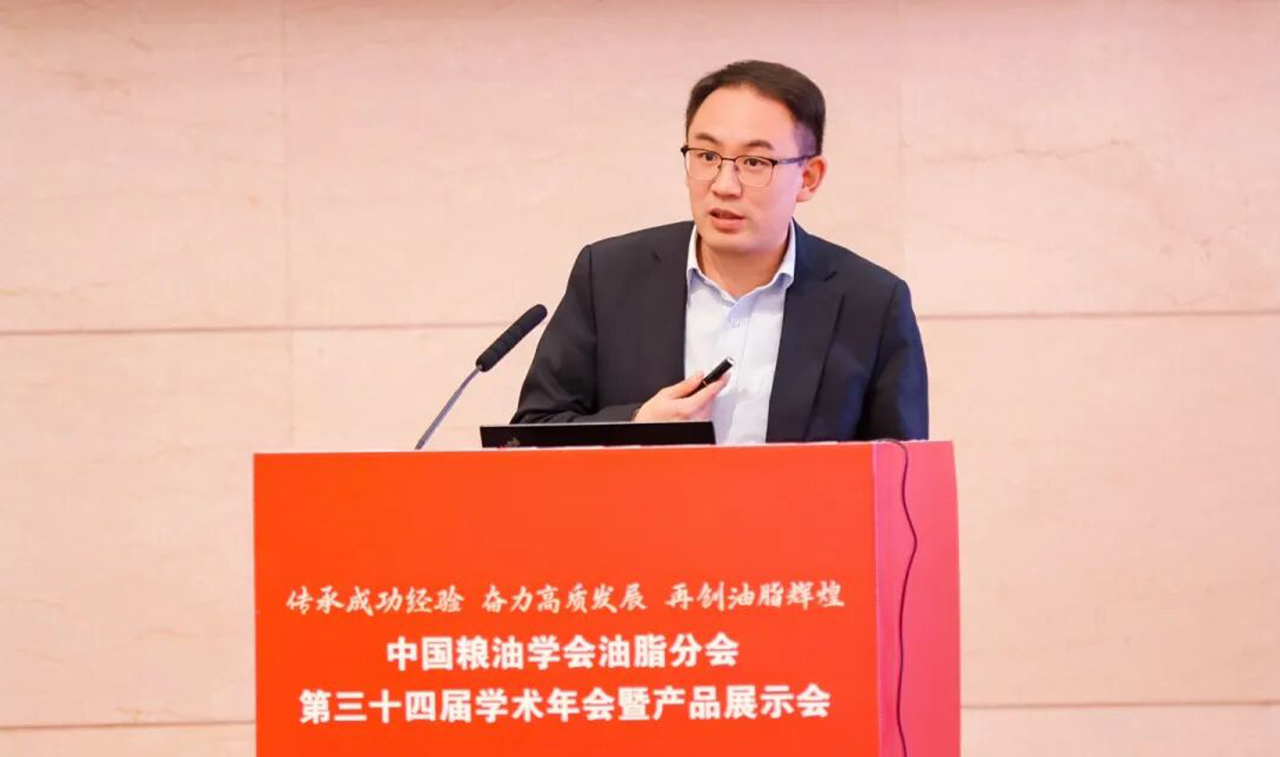 邁安德工程師會議中作報告